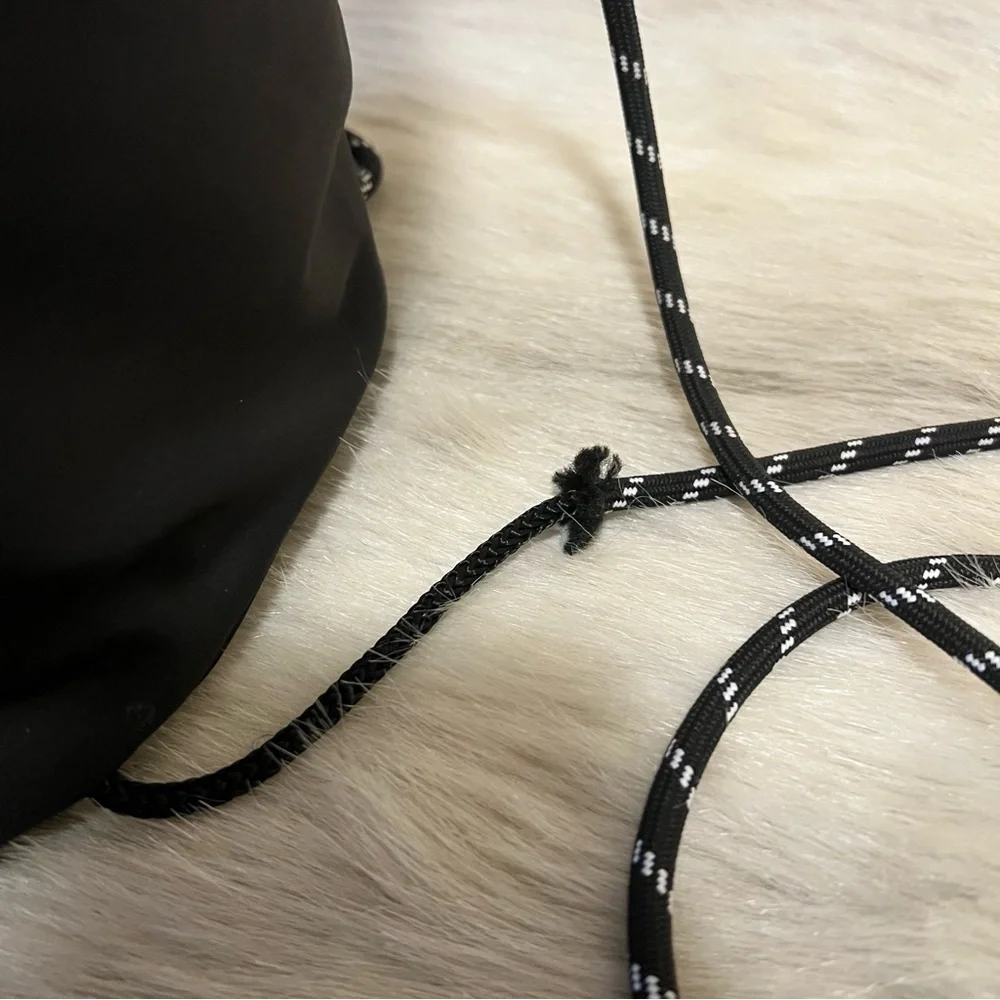 New PINK By VICTORIA’S SECRET Black Padded Drawstring Tote Backpack Circle